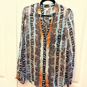 Diane Von Furstenberg Gilmor 100% silk blouse.
